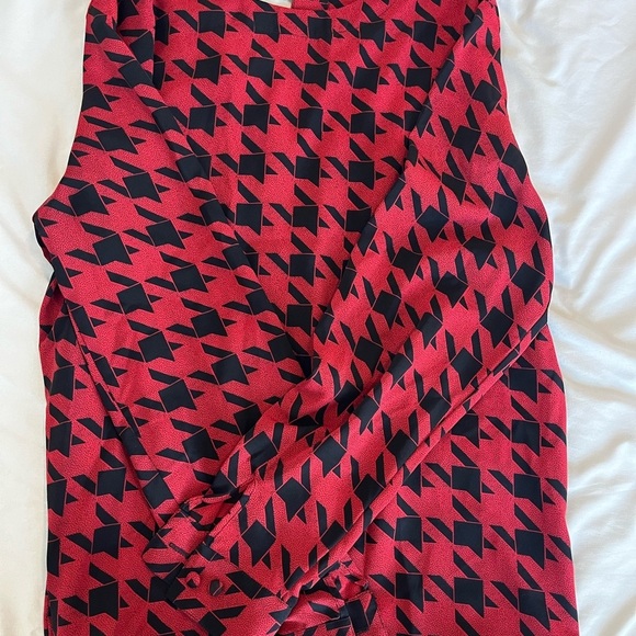 Vintage Tops - Chic Vintage Red and Black Patterned Blouse​